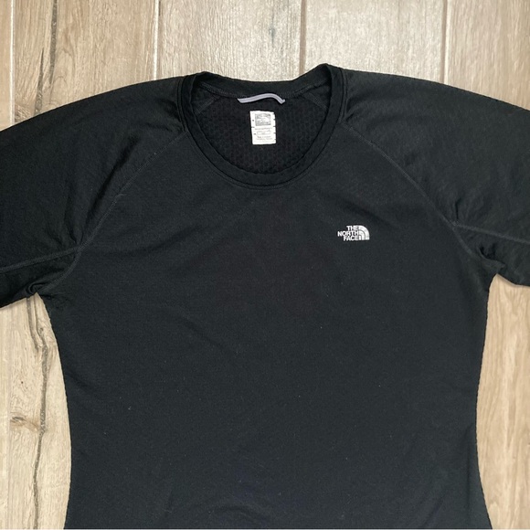 The North Face Textured Long-Sleeve Shirt with VaporWick® - Picture 3 of 8